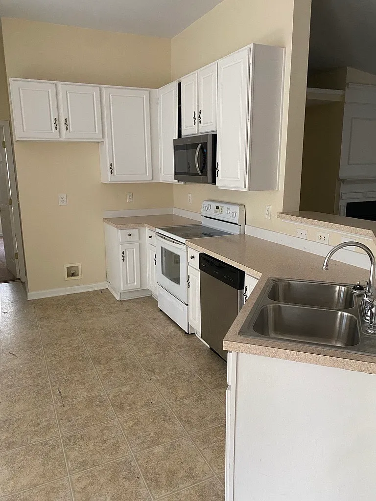 3 bed, $1,600 — Photo 2