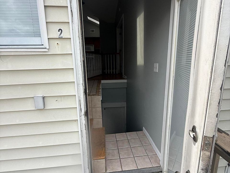 1st image of 112 E Woodlawn Ave APT 2