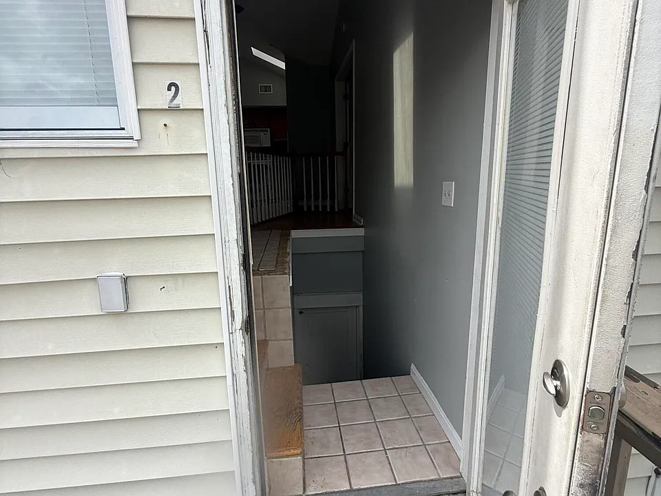 112 E Woodlawn Ave #2