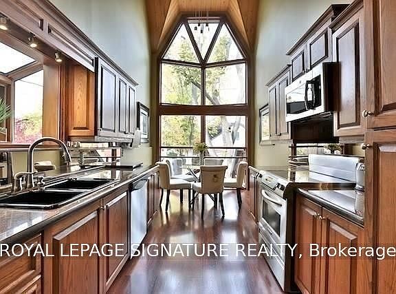 4th image of 585 Balliol St
