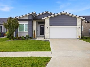 820 SE Booth Ave, Waukee, IA 50263