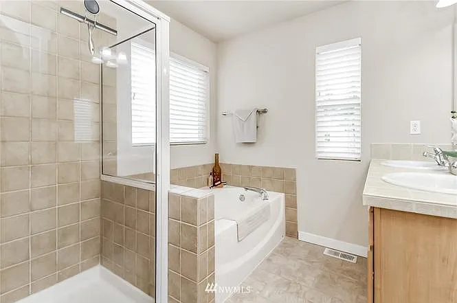6511 Douglas Ave SE — Photo 23