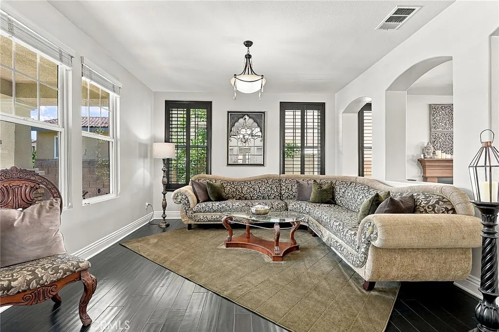 5 bed, 5.5 bath, 4080 sqft, $4,700 — Photo 3