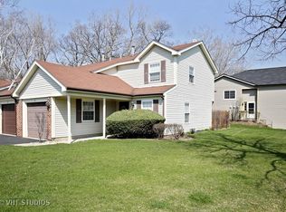 51 Pine Cir, Cary, IL 60013