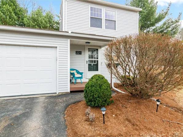 22 Robert Frost Circle #1, Colchester, VT 05446