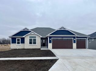 4306 SW Lakeside Dr, Topeka, KS 66610