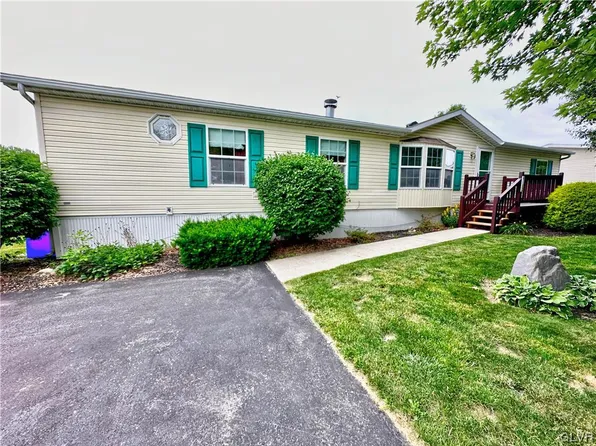 4182 Heritage Ln, Walnutport, PA 18088