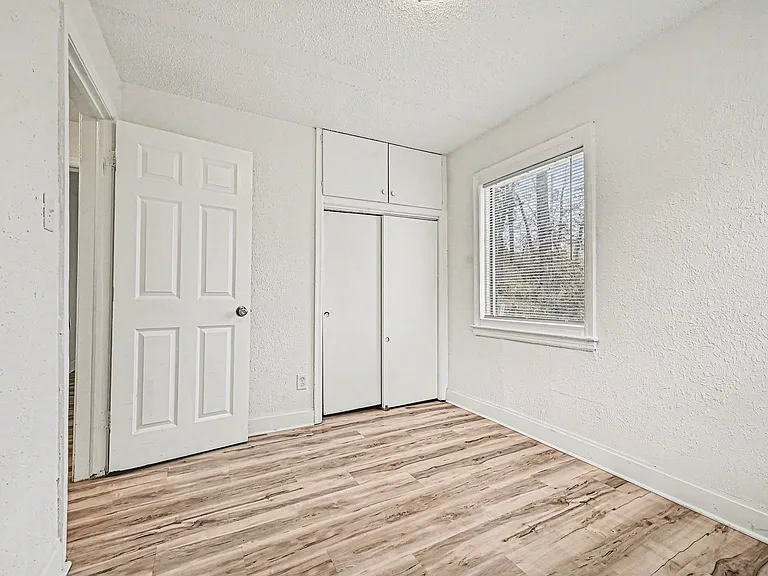 4212 Cleveland Ave — Photo 9