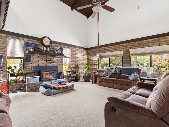 3rd image of 3781 Larkin Rd