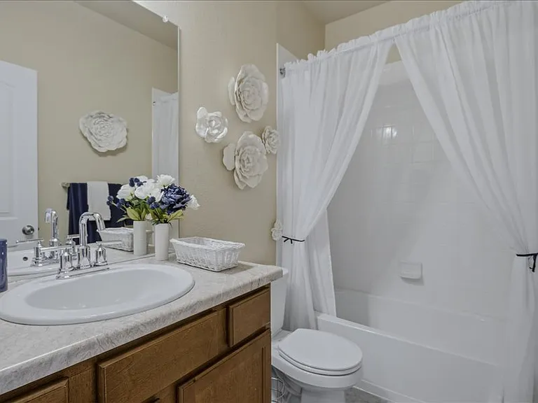 11825 Sandcastle Ct — Photo 3
