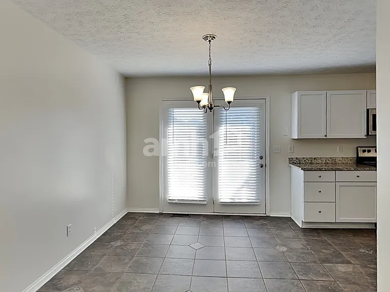 2159 Glenview Dr — Photo 4