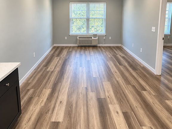 3rd image of 113 12th Ave #4