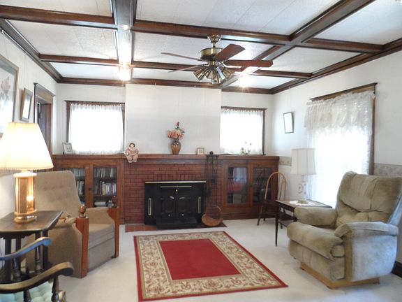 Fireplace w/book shelves