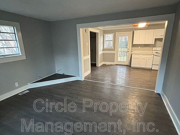 3rd image of 2711 Monticello Dr NW