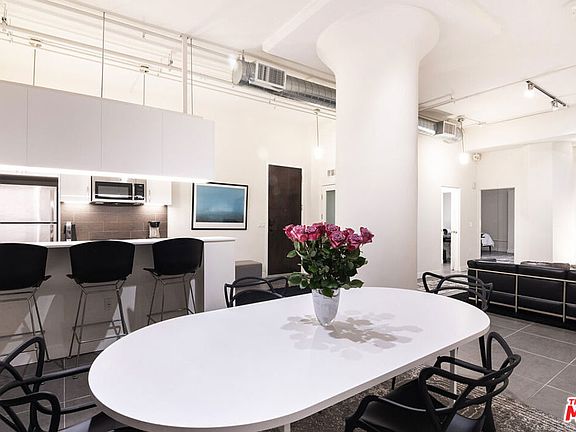 5th image of 939 S Broadway #314