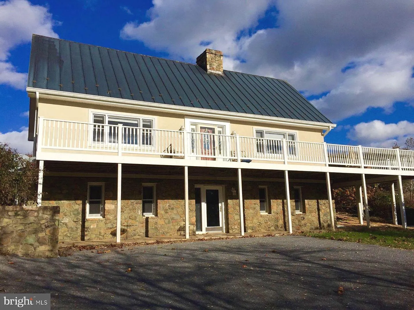 4 bed, 3.5 bath, 3810 sqft, $3,800 — Photo 2
