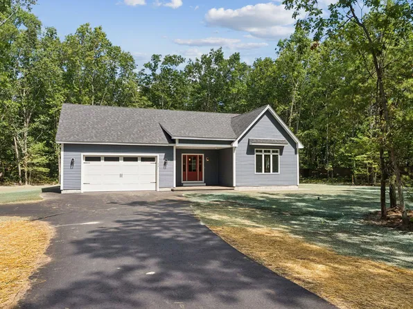 17 Middle Road, Kennebunk, ME 04043