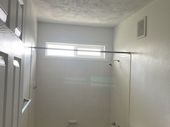 3rd image of 1286 Blaine Ave #1