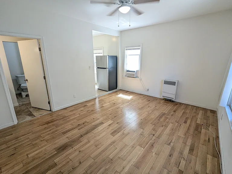 5337 Monroe St #4 — Photo 6