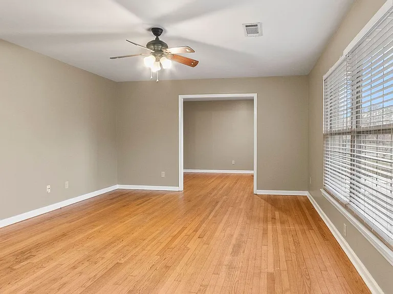 242 Cedar Crst — Photo 6