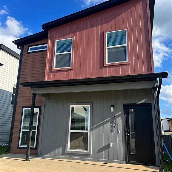 1031 Boardwalk Ave — Photo 2