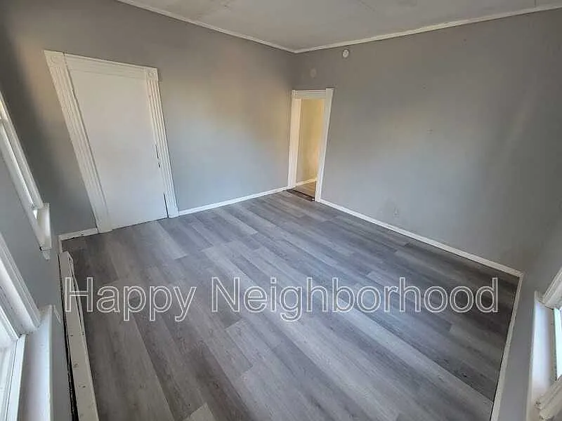 3 bed, 1.0 bath, $1,600 — Photo 2