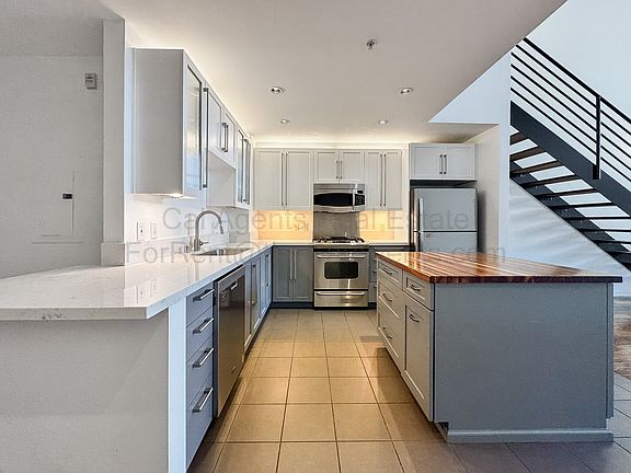 3rd image of 1001 46th St Unit 522