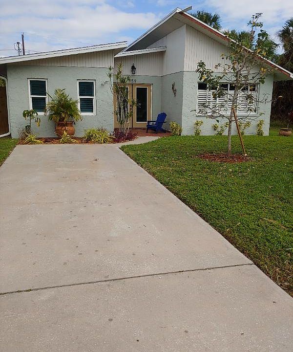 1st image of 859 106th Ave N