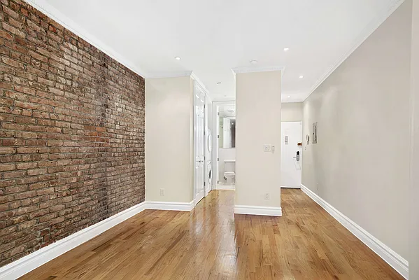 Rented by Cooper & Cooper Real Estate | media 10