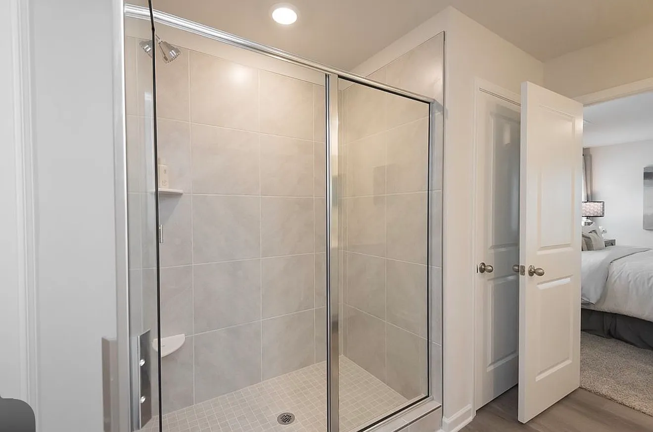 5 bed, 3765 sqft, $3,500 — Photo 3