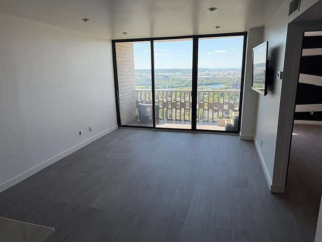 1 bed, 624 sqft, $1,300 — Photo 2