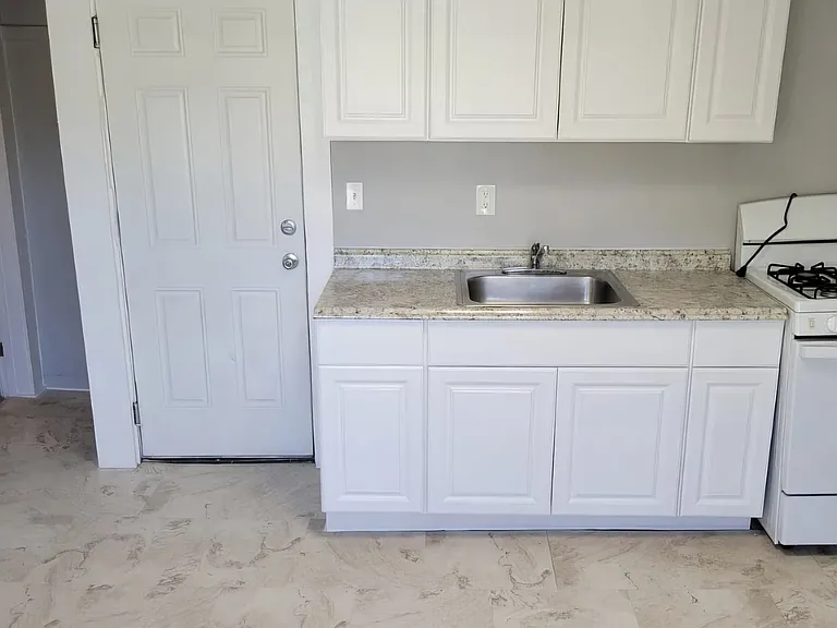 50 Olive St #2N — Photo 2