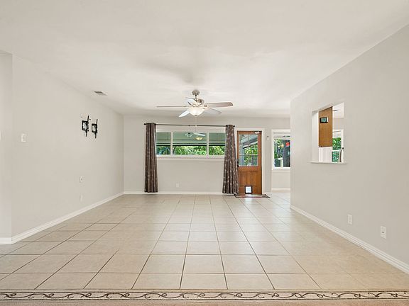 5th image of 638 Rocklyn Dr