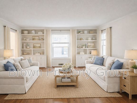 4th image of 2522 Mirror Lake Dr