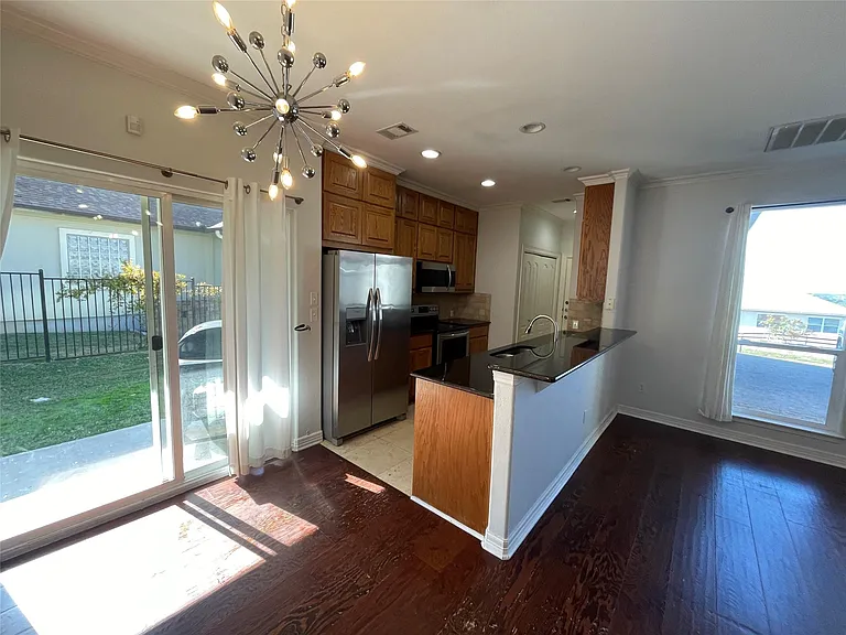 1213 Delsie Dr #B — Photo 9