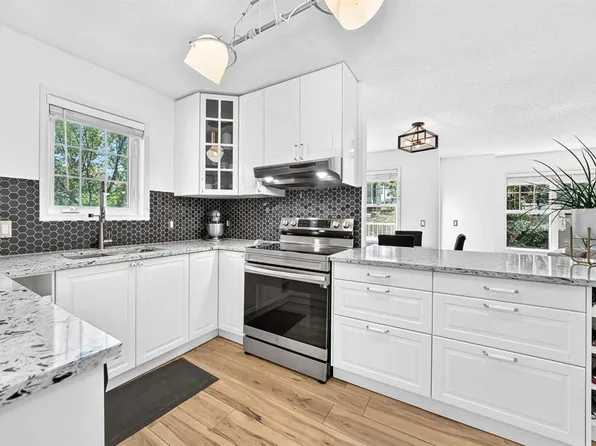 7171 NE Coach Hill Rd SW #2906, Calgary, AB T3H 3R7