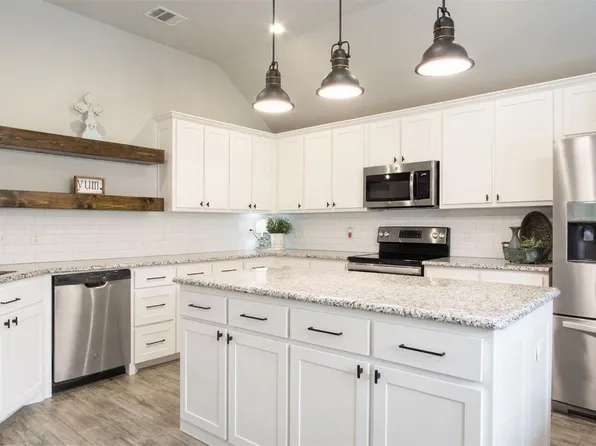425 Vaquero St, Weatherford, TX 76087