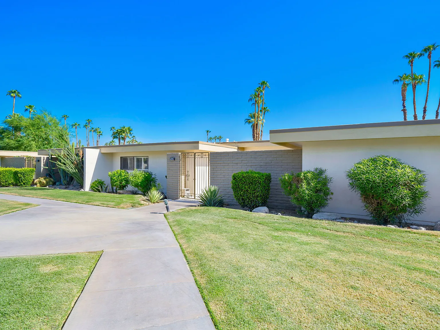 3 bed, 2072 sqft, $6,900 — Photo 4