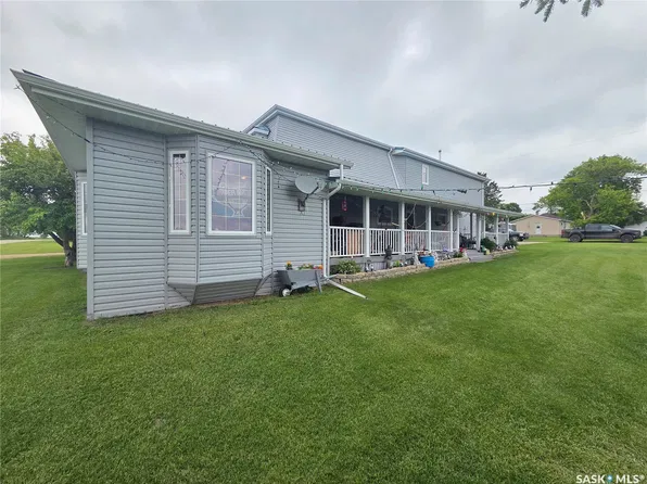 15 Adelaide Street, Manor, SK S0C 1R0