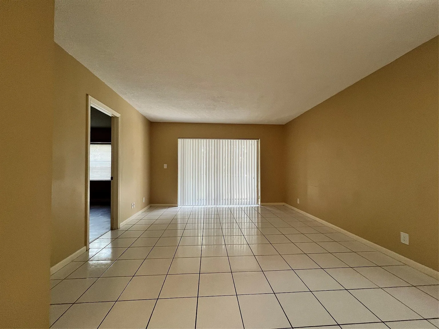 2 bed, 2.0 bath, 805 sqft, $1,950 — Photo 2