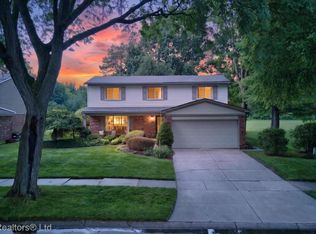 46596 Maidstone Rd, Canton, MI 48187