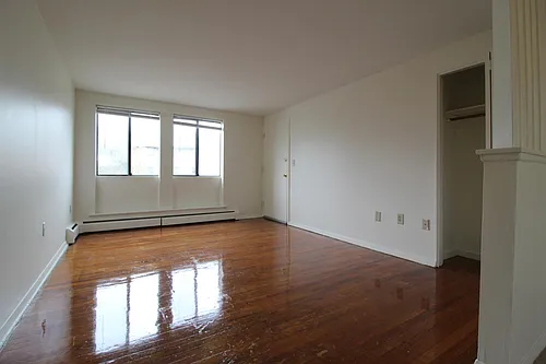 20 Henderson Dr #5 Photo 1
