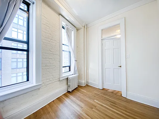 Rented by City Connections Realty | media 18