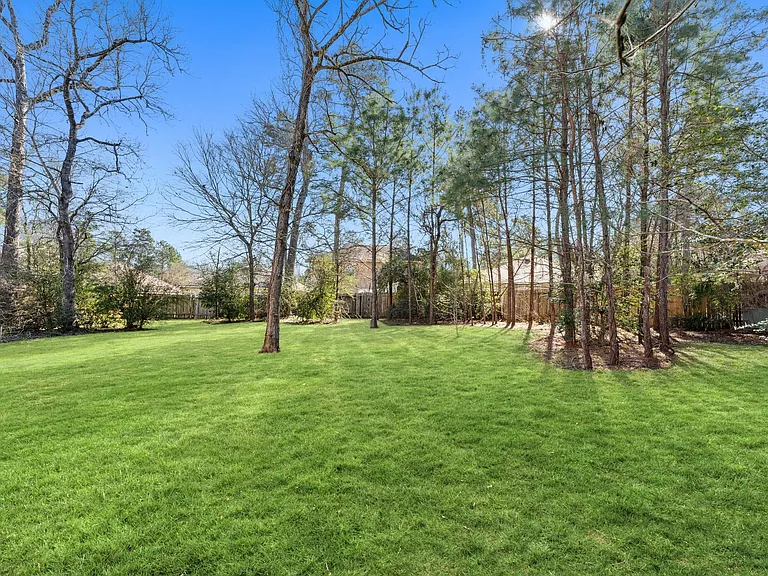 6 Druids Glen Pl — Photo 24