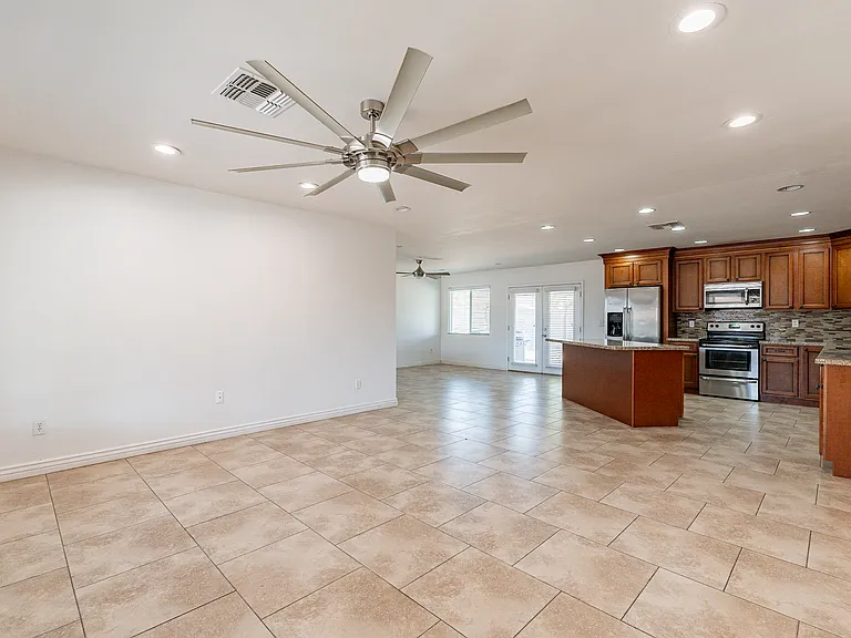 7318 E Sheridan St — Photo 4