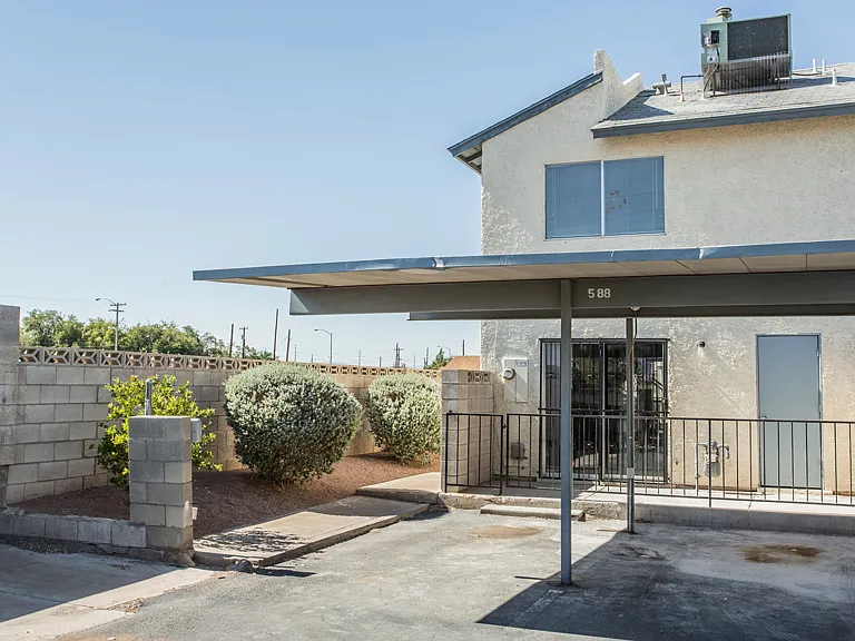 588 Sellers Pl — Photo 2