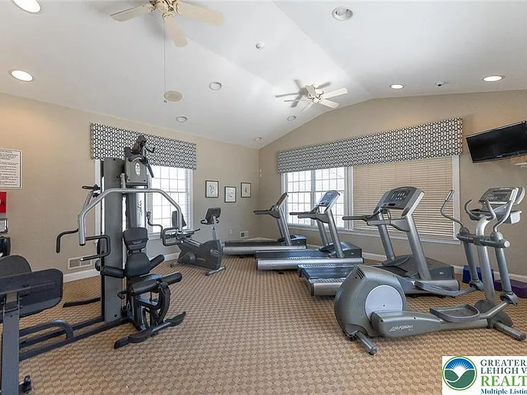 560 Quaker Ridge Ter — Photo 39