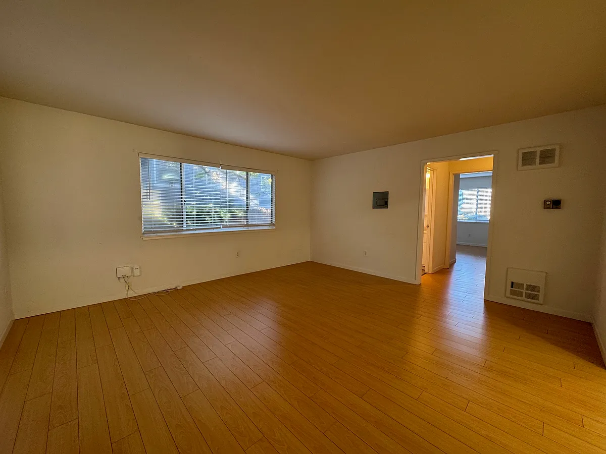 Building Photo - 1820 Santa Clara Ave #102