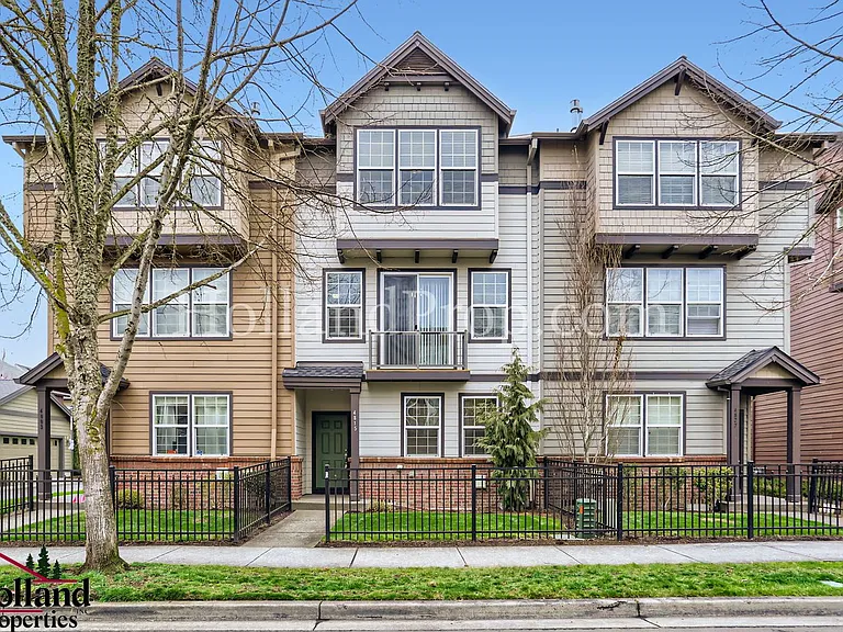 4815 SE Teakwood St — Photo 1