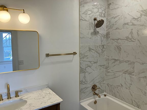 3rd image of 1419 Virginia St